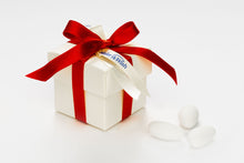 Carica l'immagine nel visualizzatore di Gallery, Scatolina color avorio