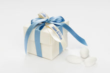 Carica l'immagine nel visualizzatore di Gallery, Scatolina color avorio