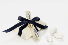 Carica l'immagine nel visualizzatore di Gallery, Astuccio avorio