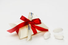 Carica l'immagine nel visualizzatore di Gallery, Astuccio avorio